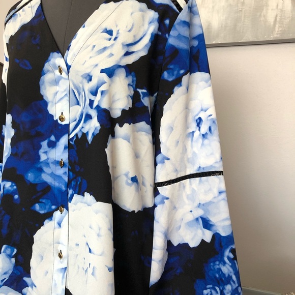 CALVIN KLEIN BLUE FLORAL TOP ~ NWOT ~ - Picture 2 of 5